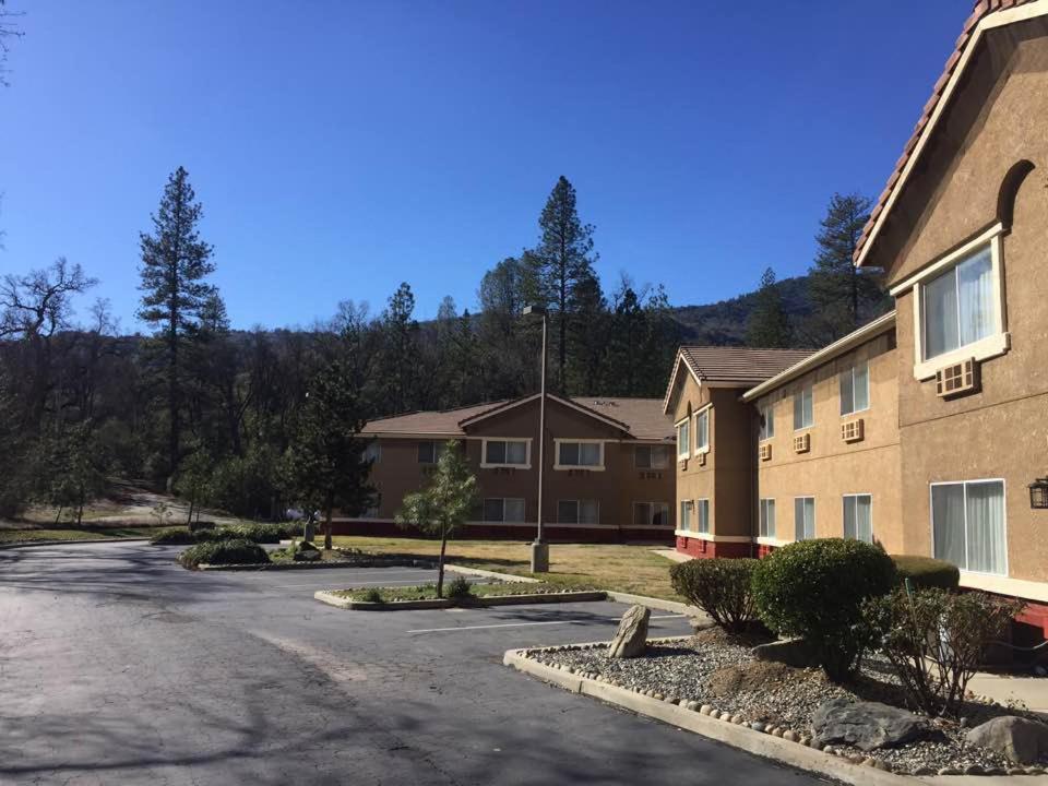 Vista Yosemite Inn Oakhurst Ngoại thất bức ảnh